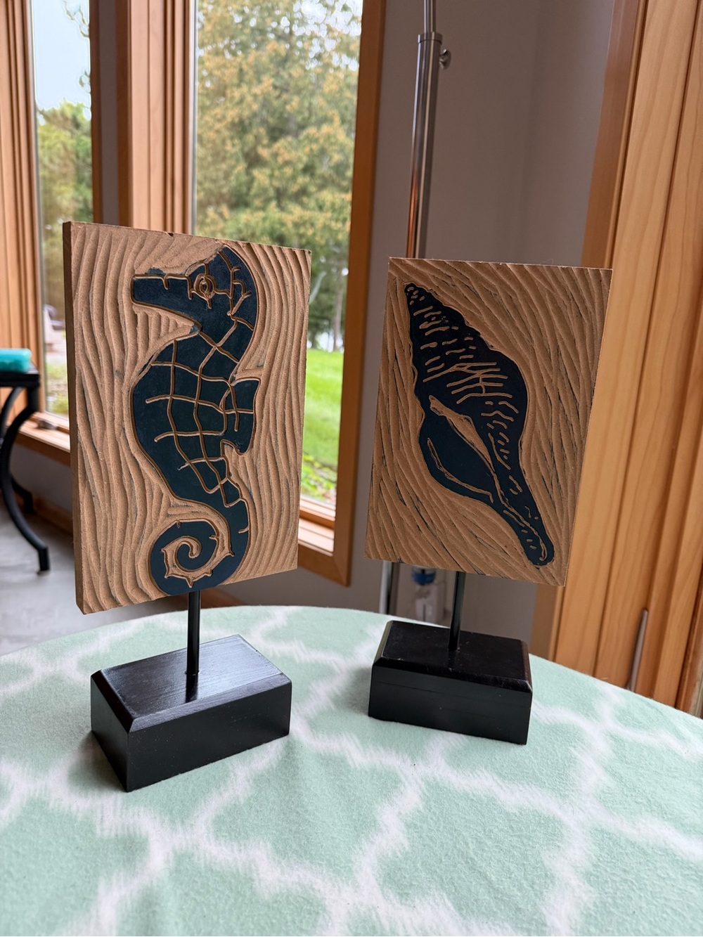 2 Kohl's Decorative Wooden Stands with Seahorse and Seashell - Brown Black